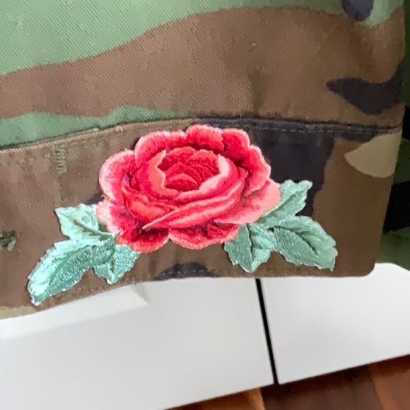 Custom made, authentic US Army Jacket, with appliquéd patches. Man small/Women M - Picture 6 of 7